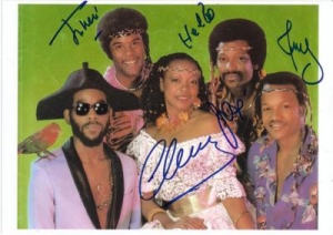 Passer la Compagnie Créole après Nirvana devrait être écrit dans la Constitution